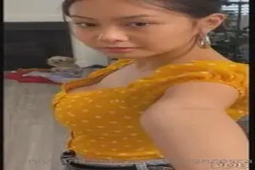 Cewek Cantik Pasrah Diajak Bersetubuh Di Kamar