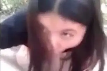 Siswi SMK Isap Batang Pria Di Kebun Sepi